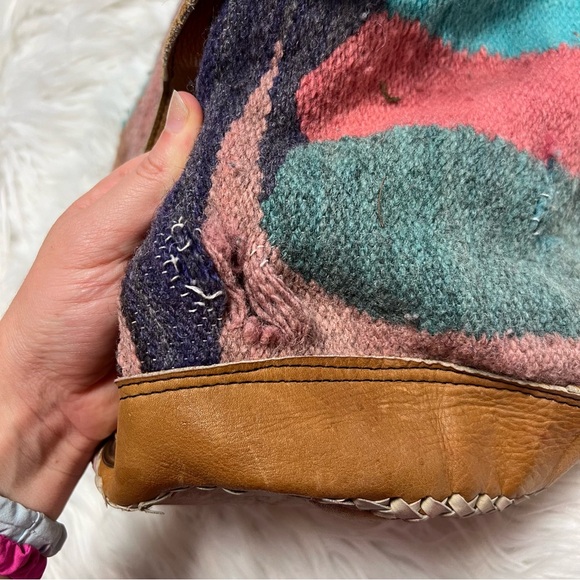 Vintage sisters bucket backpack sling bag - Picture 3 of 7